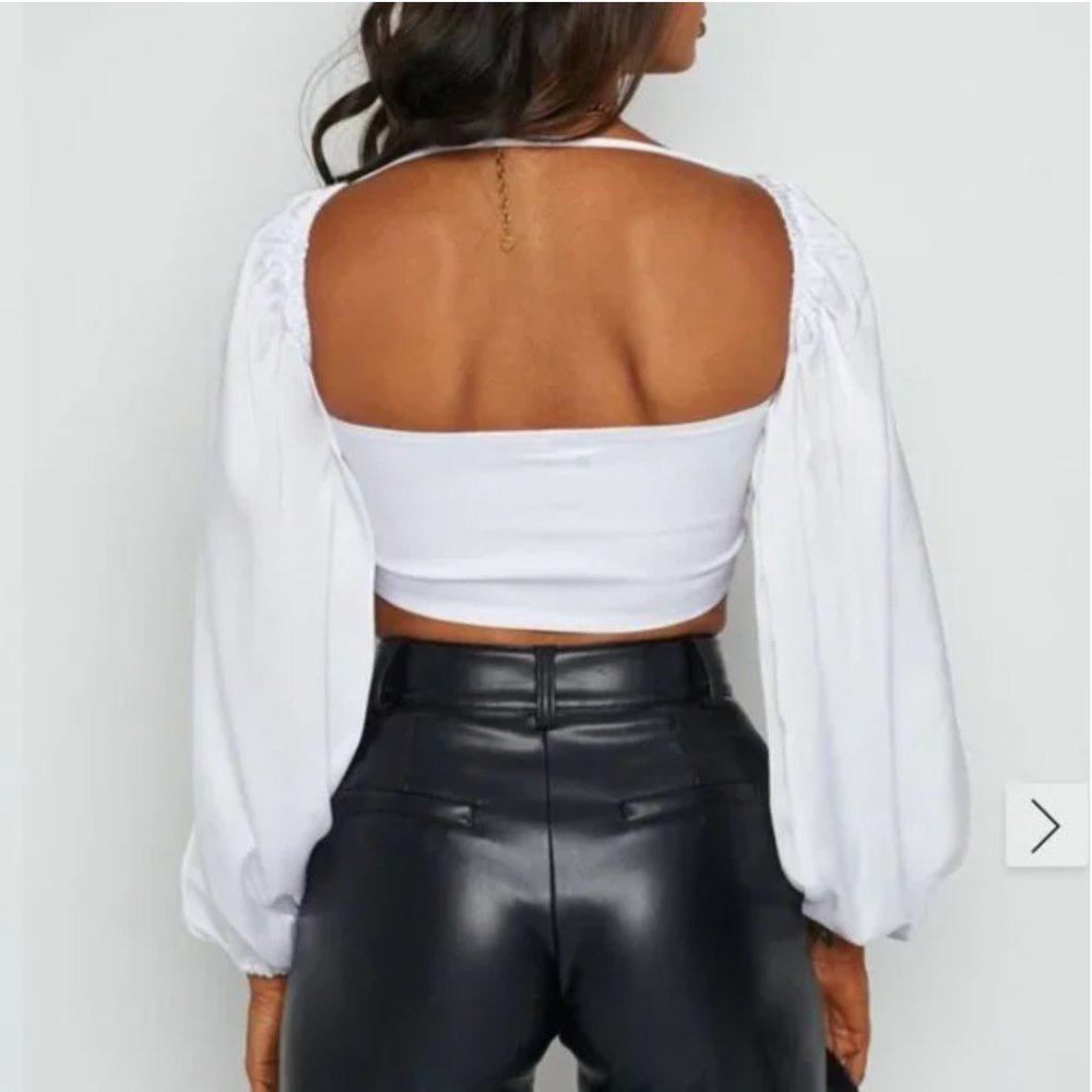 NWT Beginning Boutique Arianna Blouson Top White Crop Tie Front Size Medium - Picture 2 of 8